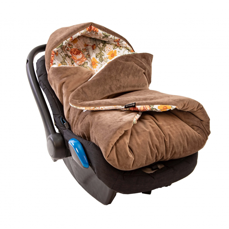 Zavinovacia deka s kapucňou do autosedačky - hnedá kvety